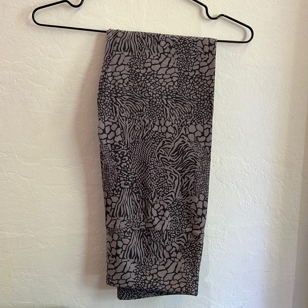 Grey & black leggings